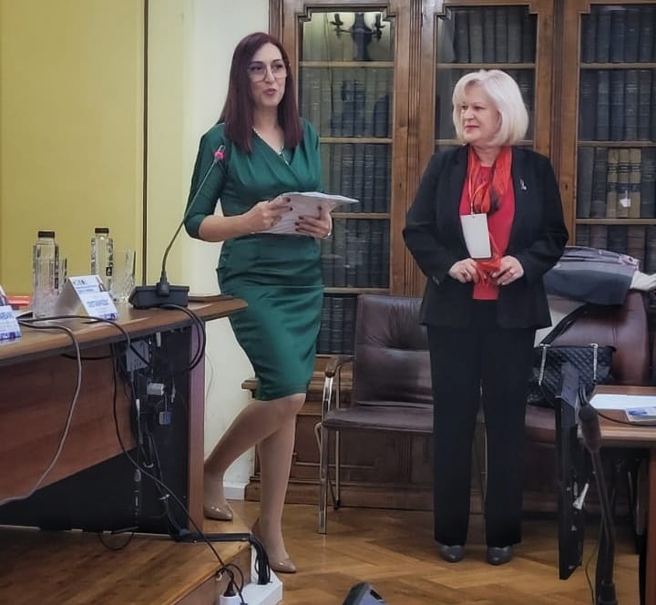 Av. Simona Miloș (dreapta) alături de Av. dr. Nicoleta Țăndăreanu (stânga)